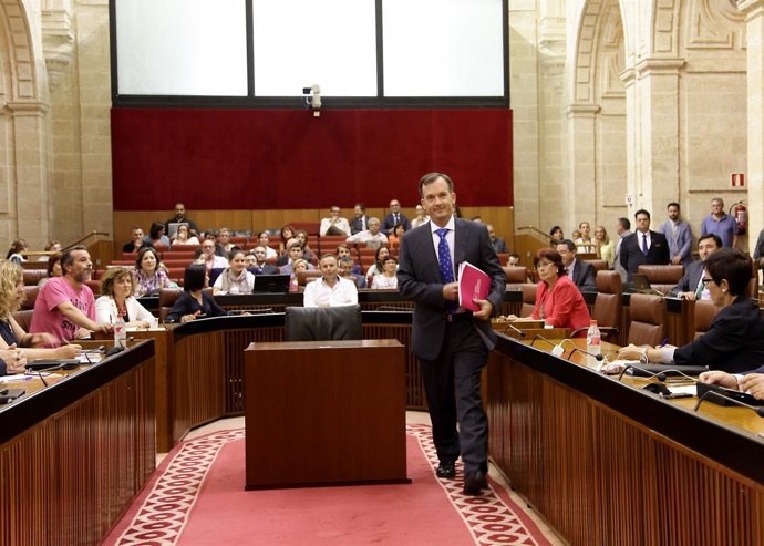 Martín de la Herrán, en el Pleno del Parlamento