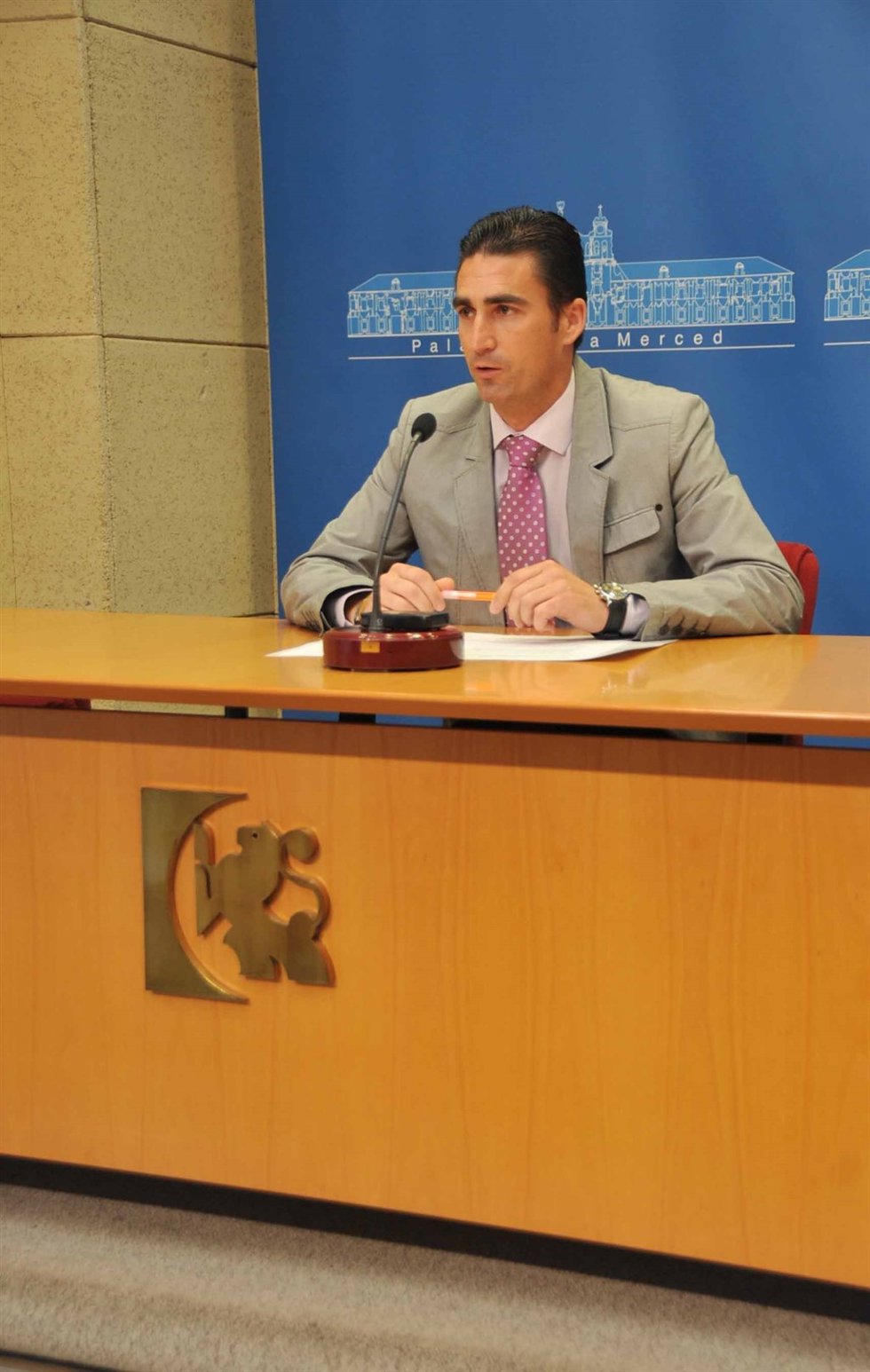 Agustín Palomares durante la rueda de prensa