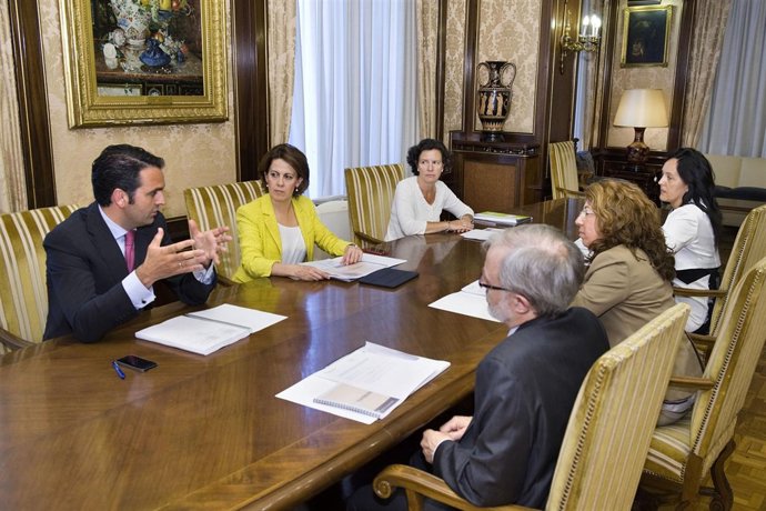 Barcina preside la reunión de la Comisión Permanente