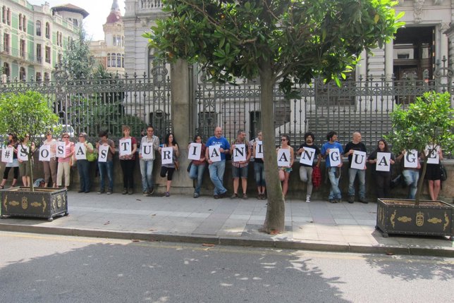 Concentración ante la Junta. 