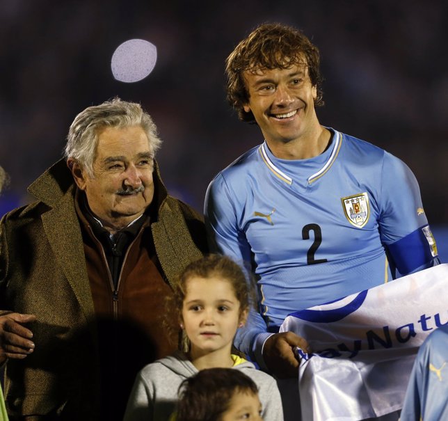 Mujica con el capitan de la selección uruguaya