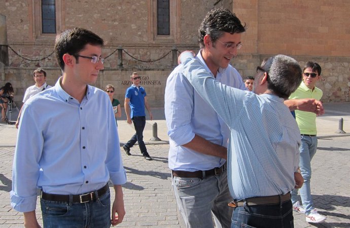  Eduardo Madina Saluda A Un Militante En Salamanca