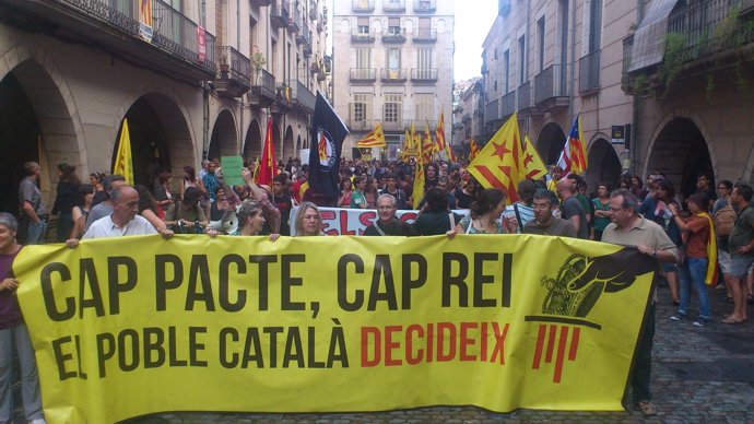 Manifestación en Girona el día de la 1ªvisita de los Reyes a Catalunya