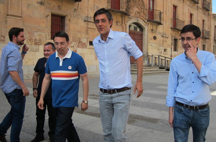 Madina a su llegada a la sede del PSOE de Salamanca