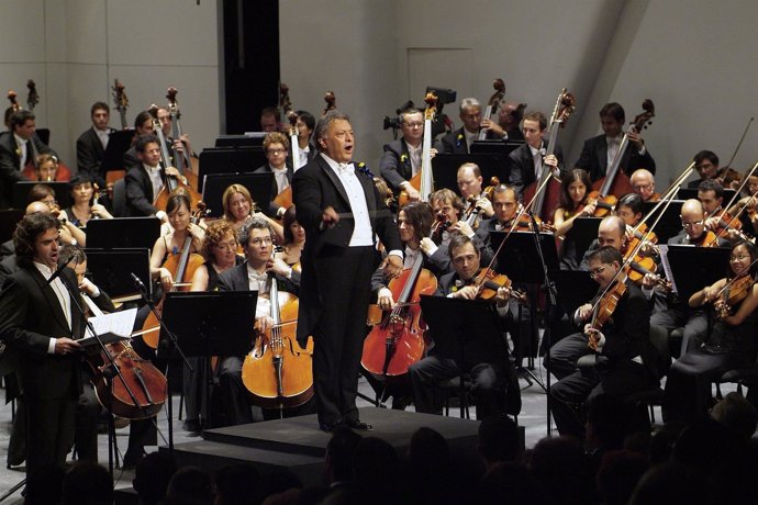 Zubin Mehta Al Frente De Una Orquesta