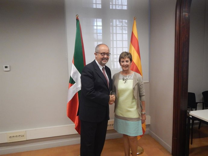 El conseller d Empresa, F. Puig, y la consejera d Desarrollo Económico, A. Tapia