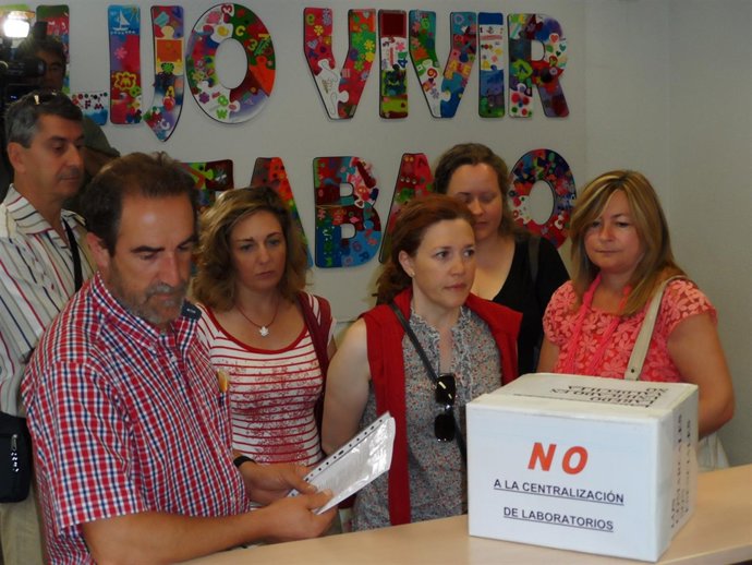 Entrega firmas Junta Personal Hospital Laredo