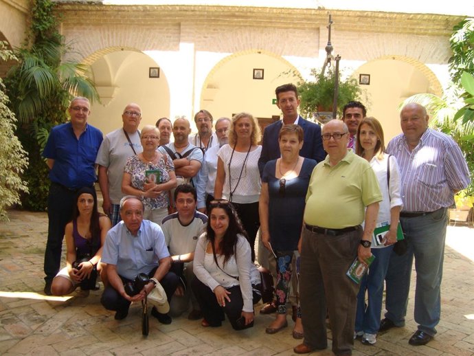 Foto de familia de los peridistas.