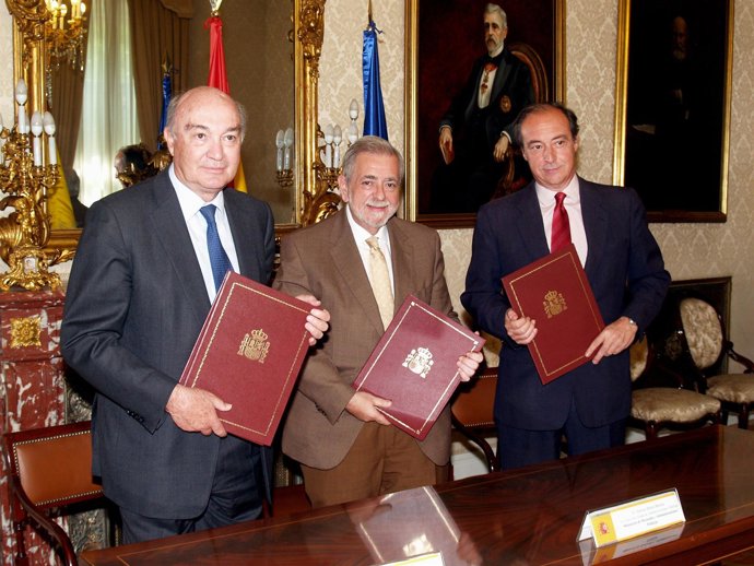 Firma de convenio de colaboración entre Hacienda, CEOE y Cepyme