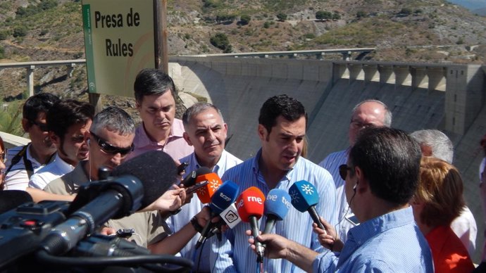 Juan Manuel Moreno en la presa de Rules, Granada