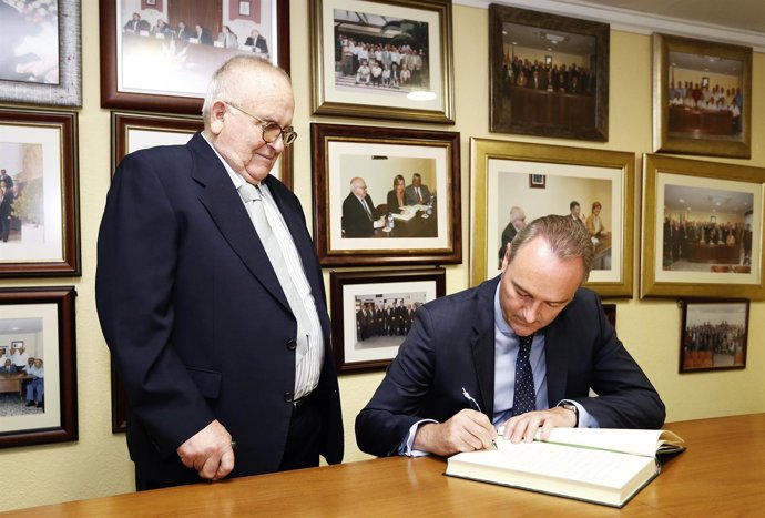 Fabra en reunión de la Junta de Gobierno de la Comunitat de Usuarios del Júcar