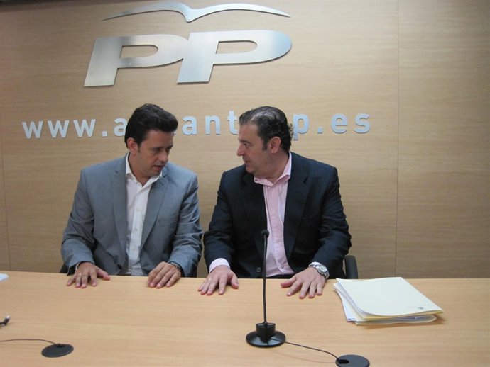 José Juan Zaplana y Gerardo Camps antes de la rueda de prensa