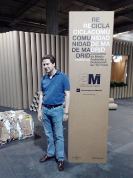 Borja Sarasola presentando el espacio Re-Scape