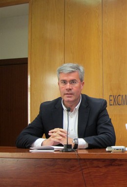 El alcalde de Jaén, José Enrique Fernández de Moya, en rueda de prensa.