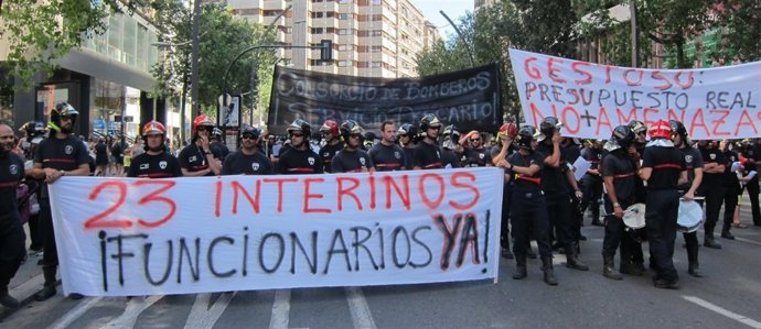 Manifestación de bomberos del CEIS en Murcia