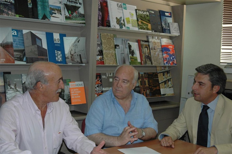 Romero (centro) y Lorite (dcha.) durante su encuentro