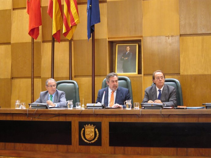 Fernando Gimeno, Juan Alberto Belloch y Pérez Anadón, en el pleno de Zaragoza