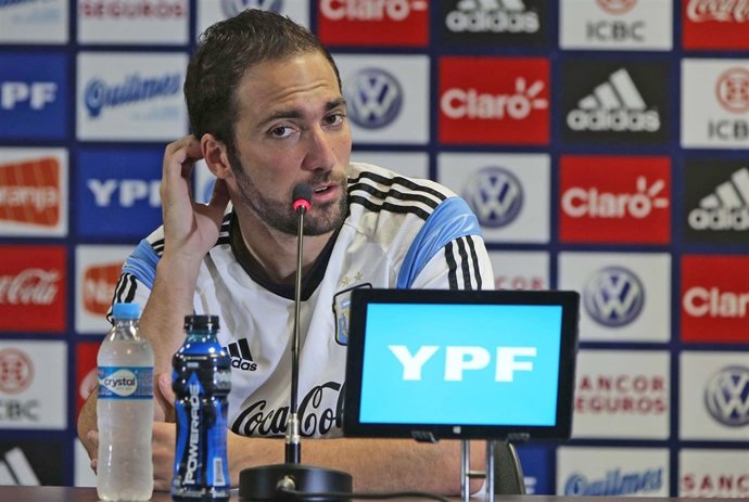 Gonzalo Higuaín en la rueda de prensa de Argentina