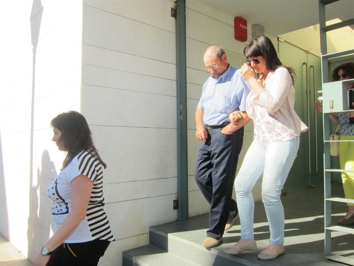 La madre y expareja de los fallecidos en el doble crimen de Almonte. 