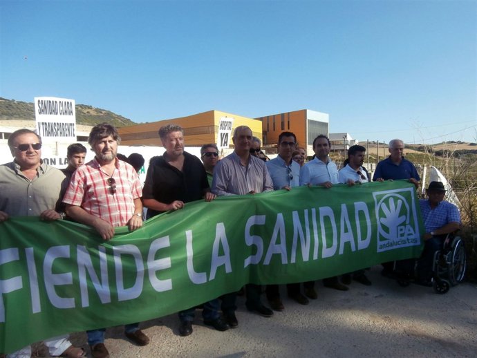 Protesta del PA junto al hospital de La Janda