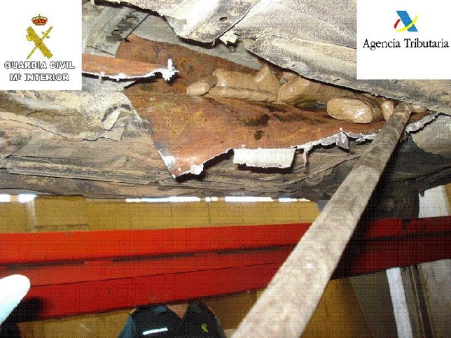 Zona de un vehículo donde se ocultaba la droga en el Puerto de Melilla