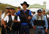 Detienen a Mireles, líder de las autodefensas, en el estado de Michoacán