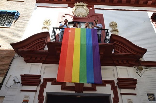 Bandera en la sede del PSOE-A