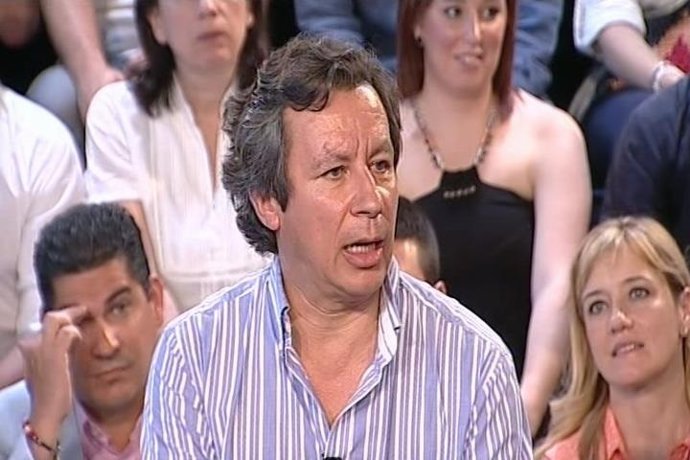 Carlos Floriano en un acto del partido en Sant Adrià del Besòs (Barcelona) 