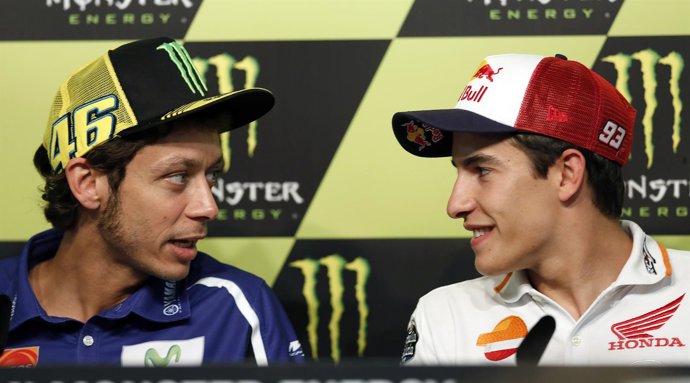 Valentino Rossi con Marc Márquez en rueda de prensa