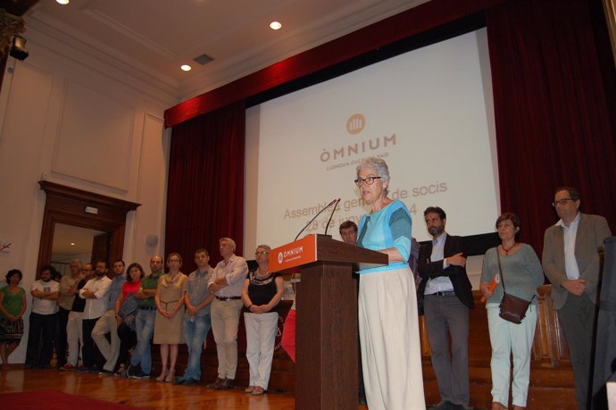 Muriel Casals clausura la asamblea general de Òmnium Cultural en Barcelona