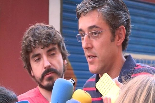 Eduardo Madina habla ante los medios en el centro de Madrid.