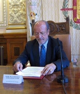 Francisco Javier León de la Riva