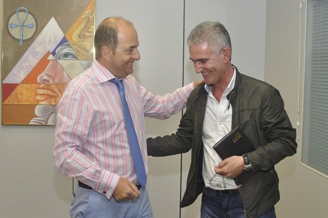 Juan José Cardona (izquierda)