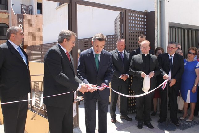 Beamonte, en el acto inaugural de las nuevas dependencias