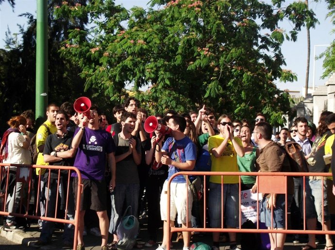 Protesta de estudiantes de la Universidad de Sevilla
