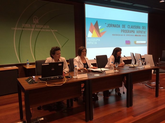 Casi un centenar de emprendedoras aprende estrategias de éxito empresarial