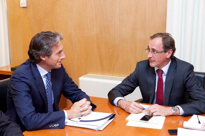 Alfonso Alonso se reúne con el presidente de la FEMP, Iñigo de la Serna
