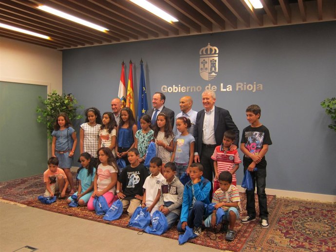 Recepción a los niños participantes en el programa 'Vacaciones en Paz'