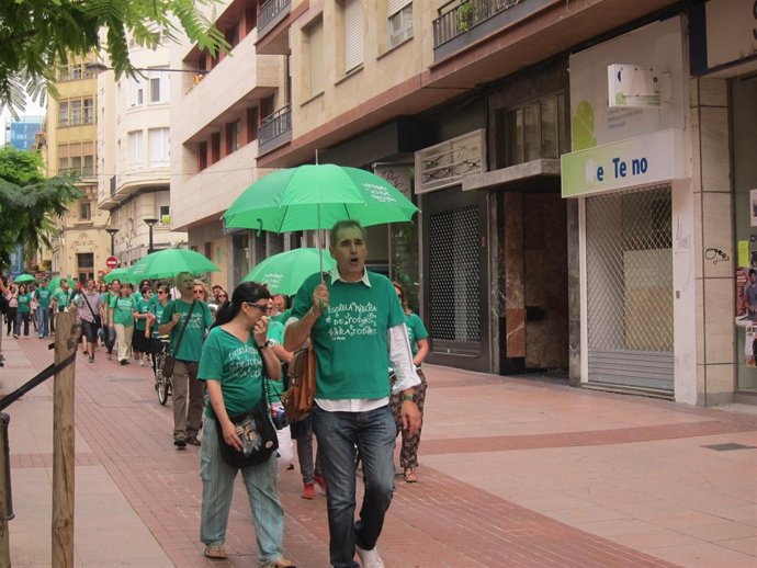 Profesores interinos acuden a la Oficina de Empleo