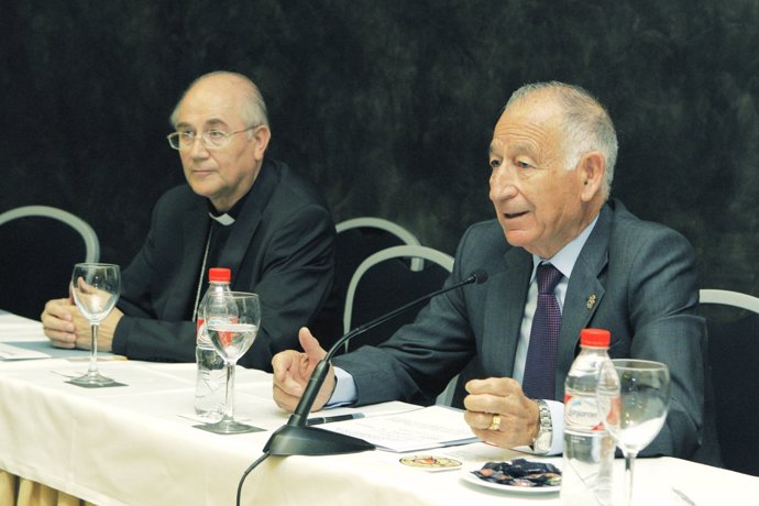 El obispo de Almería, Adolfo González, y el presidente de la Diputación