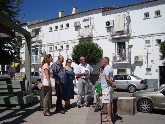 Visita del PSOE local de Jaén al barrio de Peñamefécit