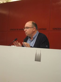 El portavoz del PSOE en el Ayuntamiento de Santiago, Paco Reyes