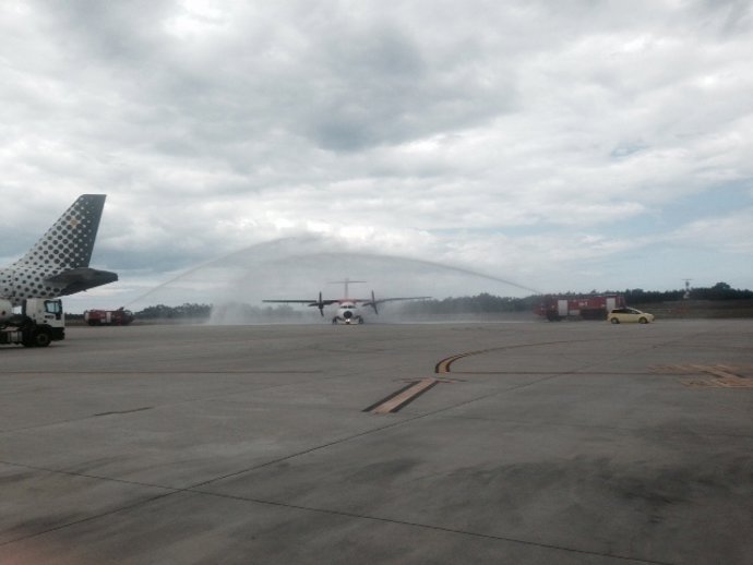 Avión de Tap en el Aeropuerto de Asturias. 