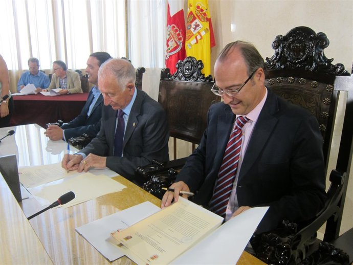 Firma del convenio para la prestación de servicio de bomberos