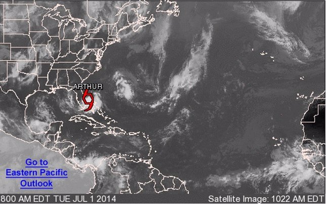El huracan está en la costa de Florida y está en desarrollo