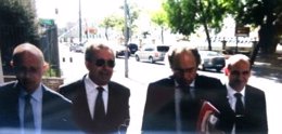 Cerdá acompañado de sus abogados a su llegada al TSJ de Murcia