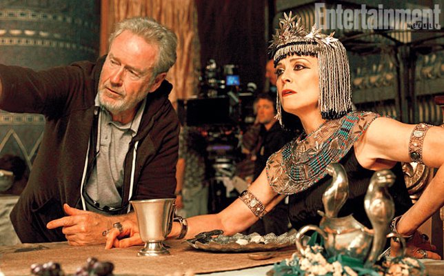 Ridley Scott y Weaver en el rodaje de Exodus