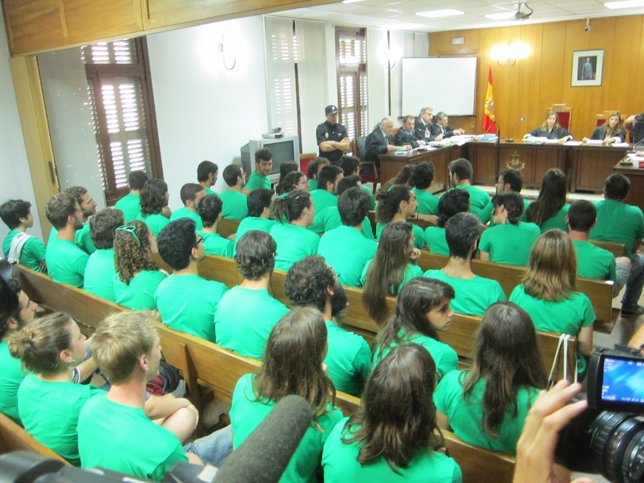Juicio a los 44 estudiantes acusados de ocupar la Conselleria 
