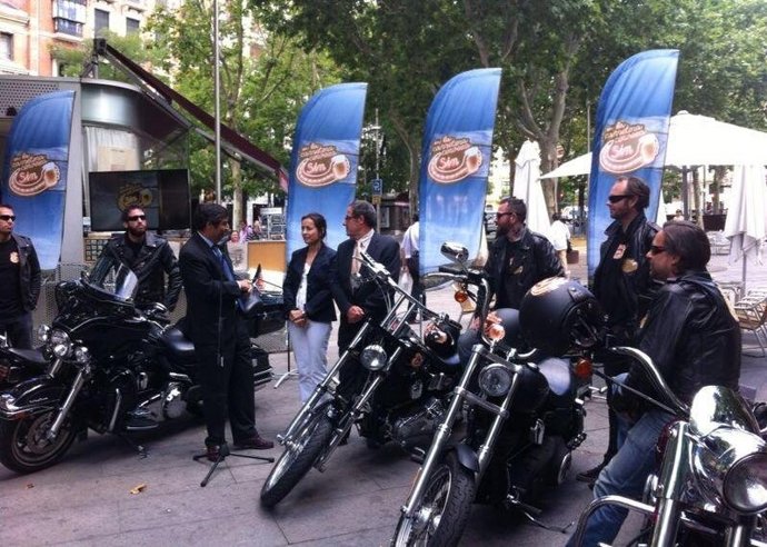 Los 'Sin Riders' con María Seguí, Pere Macias y el director de Cerveceros España