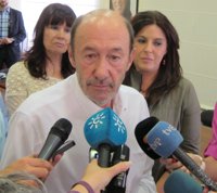 Rubalcaba pide un voto "masivo" el día 13 y no se decanta por un candidato al ser "el secretario general de todos"